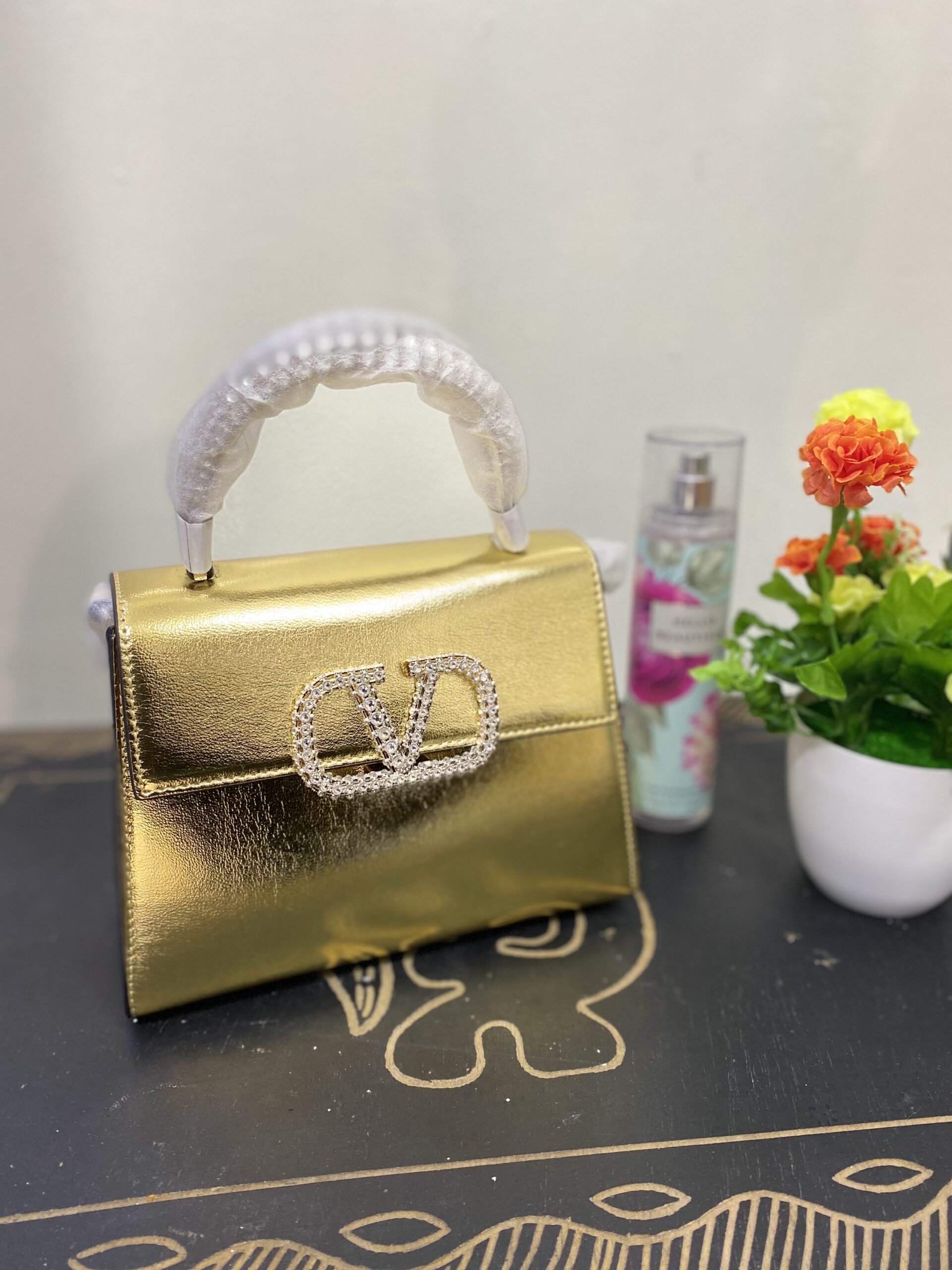 Ladies hand bag Gold